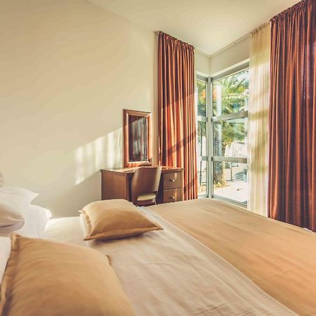 Love Live Hotel Sutomore Bilik gambar