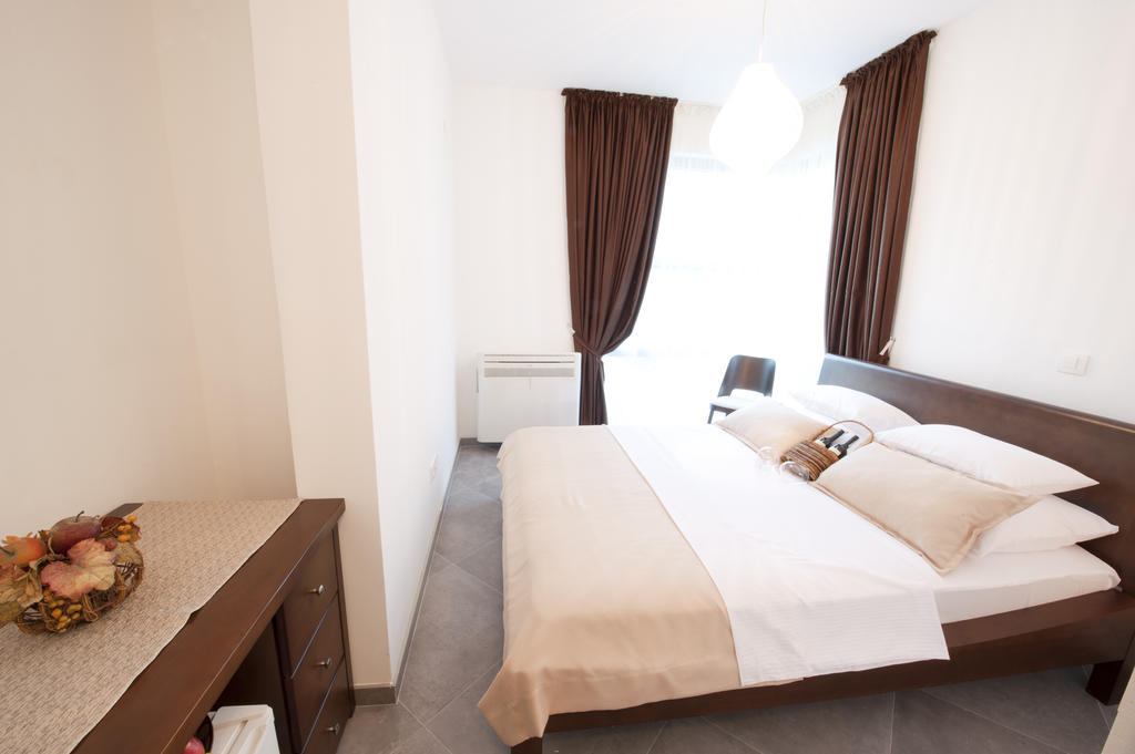 Love Live Hotel Sutomore Bilik gambar