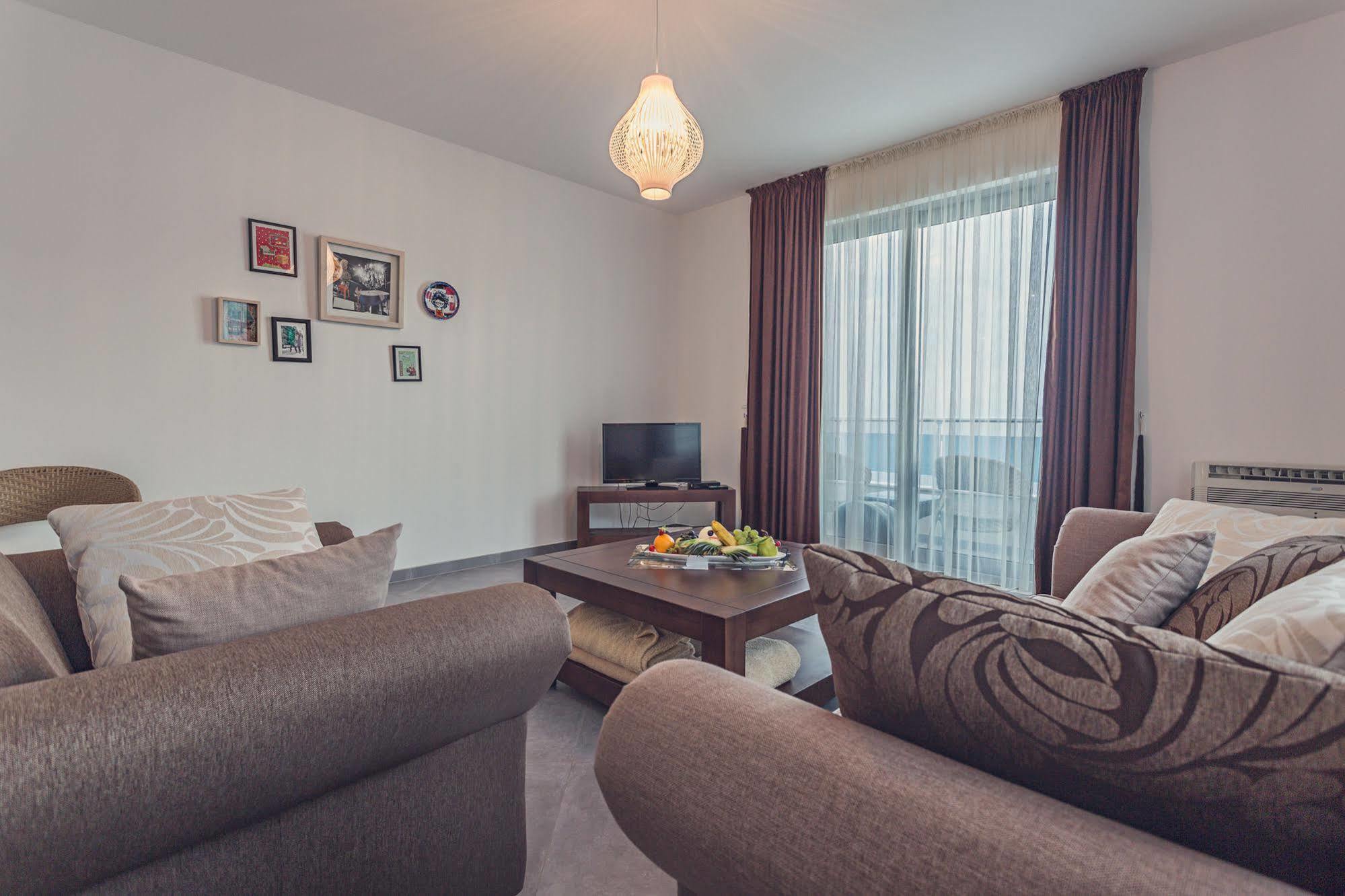 Love Live Hotel Sutomore Luaran gambar